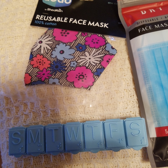 Health care products Masks and gloves and daily m - Picture 2 of 9